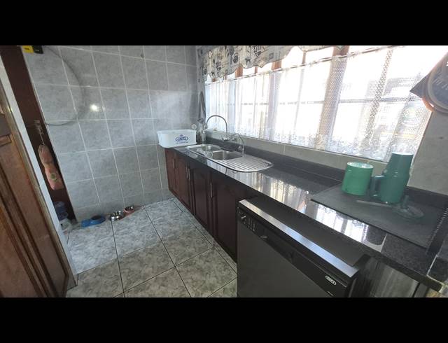 3 BEDROOM HOUSE FOR SALE IN HOEVELD PARK